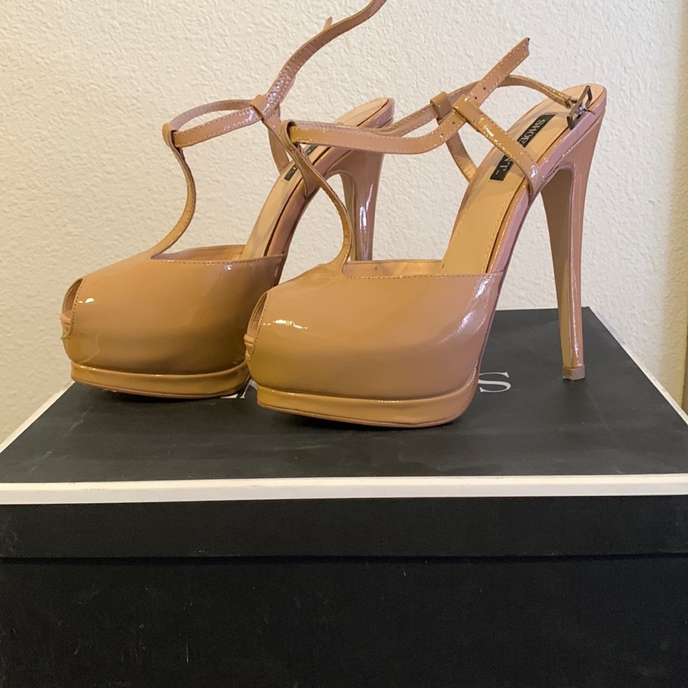 Nude stilettos by Shoemint